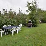 Сasa de vacaciones Peaceful Garden Home, *