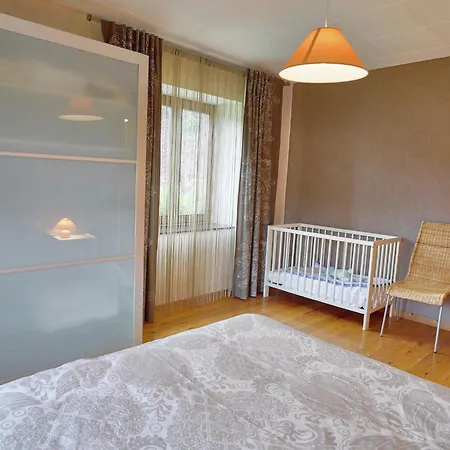 Peaceful Garden Home, Chevron