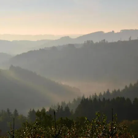 Peaceful Garden Home, Casa vacanze Chevron